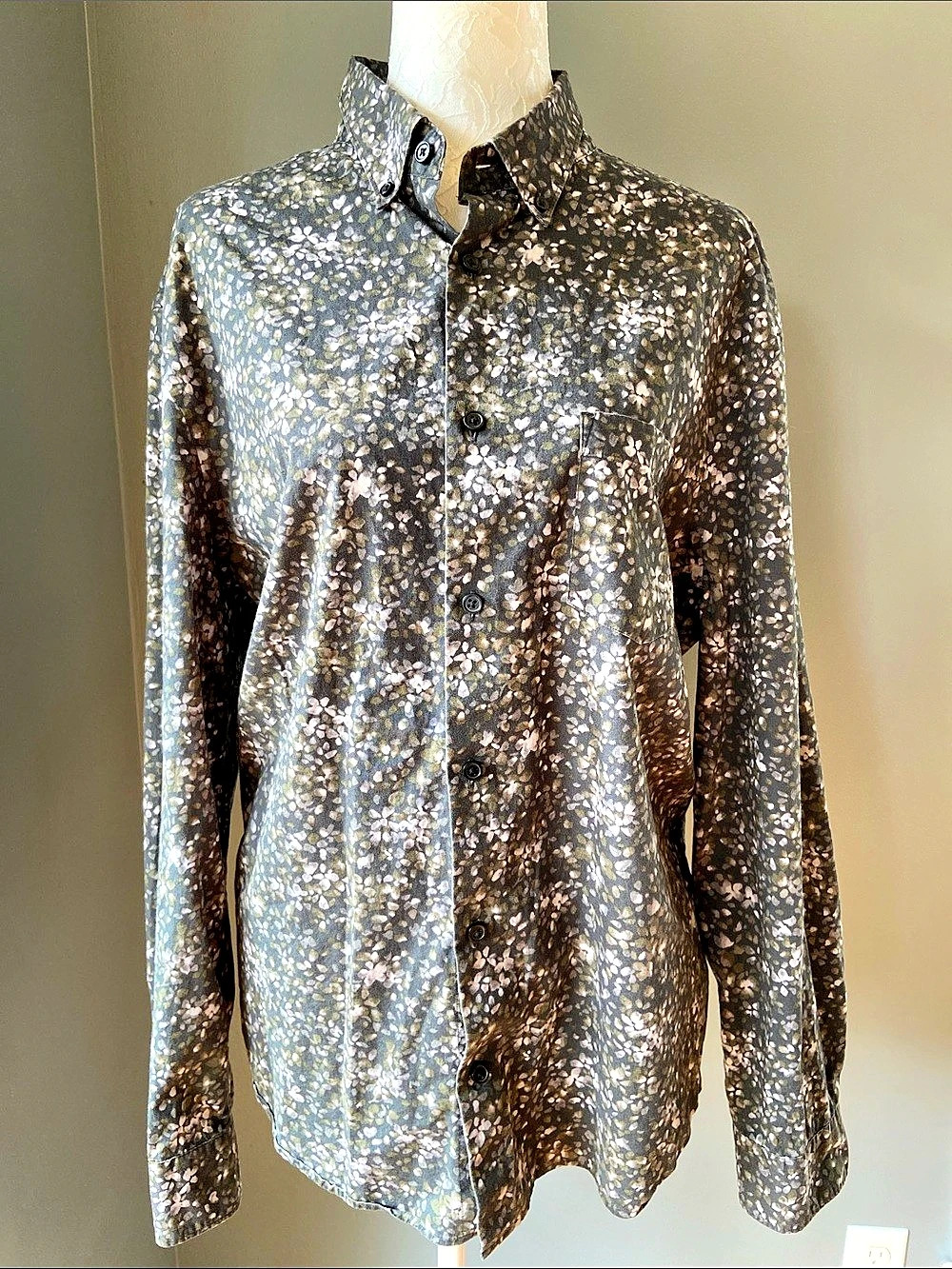 Express Floral Button Down Shirt in Gray & Green Size XL